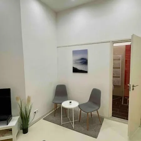 Lovely Little Downtown Next To Subway,metro Budapeszt