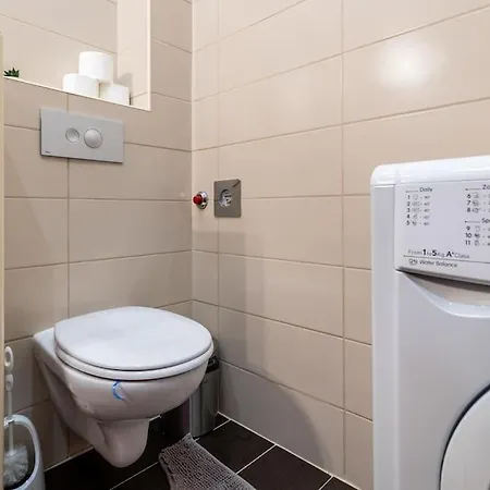 Lovely Little Downtown Next To Subway,metro Daire