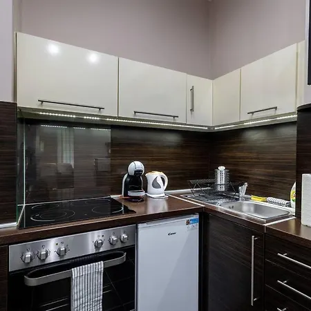 Lovely Little Downtown Next To Subway,metro Daire Budapeşte