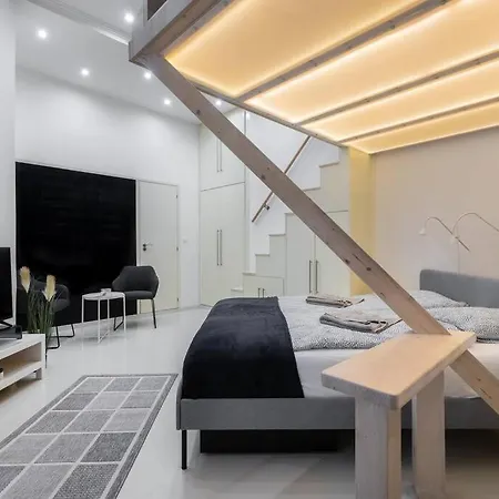 Lovely Little Downtown Next To Subway,metro *